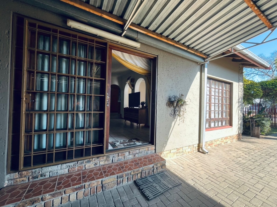 4 Bedroom Property for Sale in Oos Einde North West